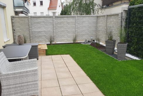 Terrasse mit Gartenanteil